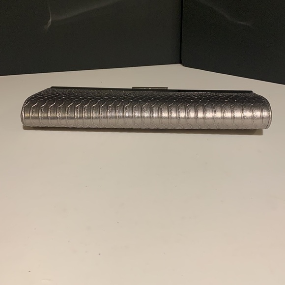 ALDO Silver Faux Snake Skin Hand Clutch Embellished Chrome Snap Closure Purse - Picture 4 of 5